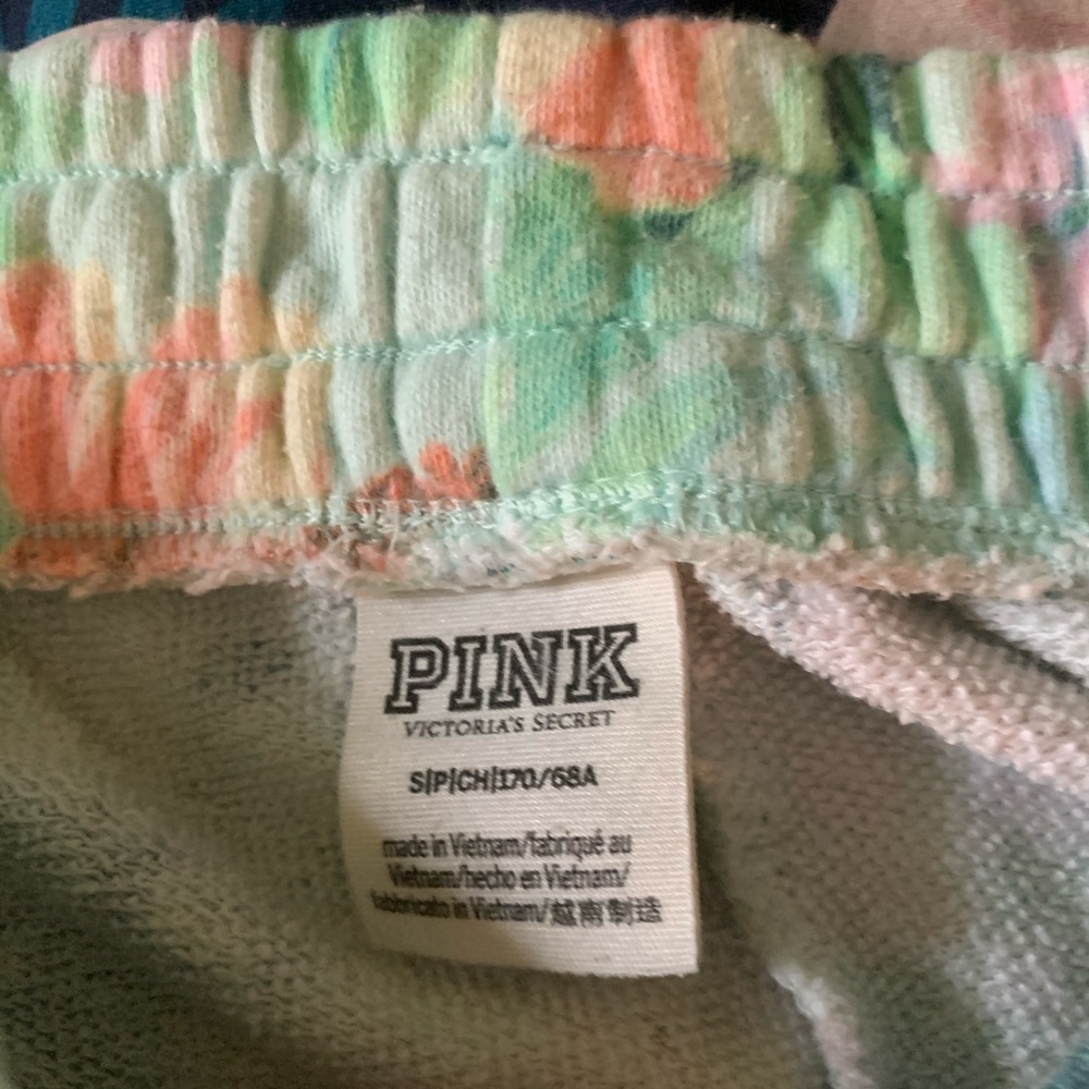 VS PINK SHORTS SMALL